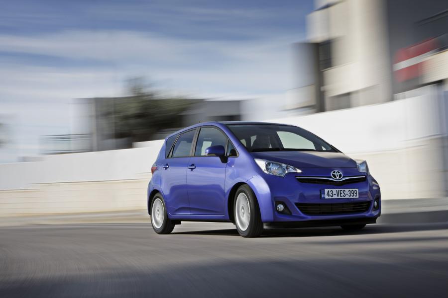  Toyota Verso-S 2010 года  (фото 78 из 109)